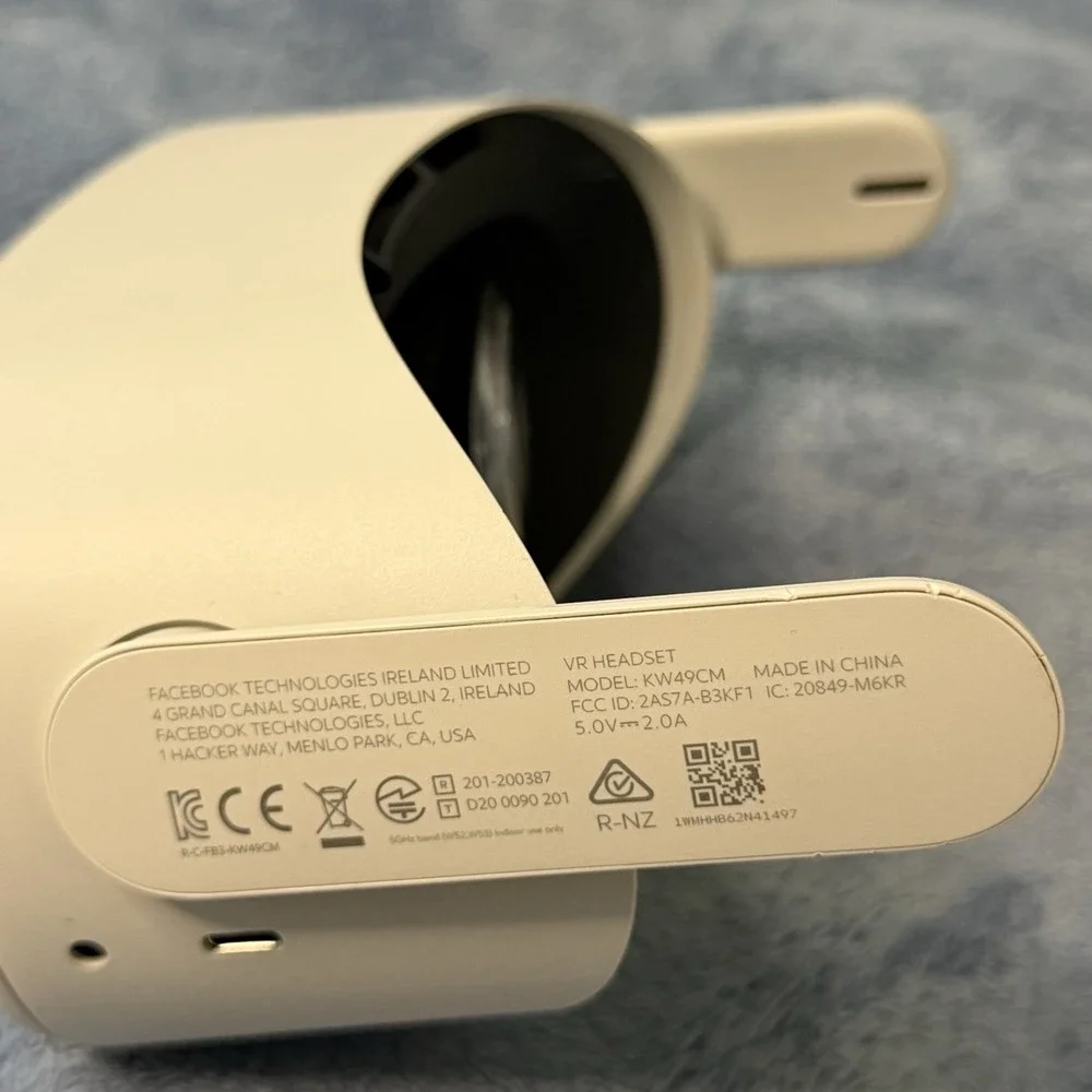 Oculus Quest 2 64GB VR Headset Only KW49CM